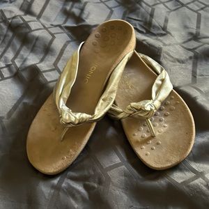 Women's Vionic Pippa sandal size 10